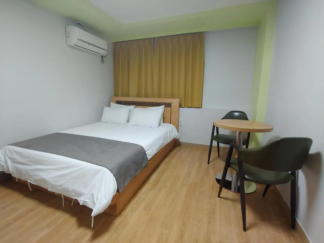 Gallery Hotel Bnb Jeju 3*,